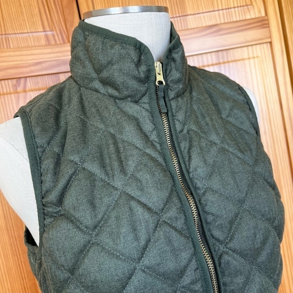 Old Navy Army Green Classic Quilted Full Zip Vest Layering Fall Athleisure Chic - Picture 5 of 9